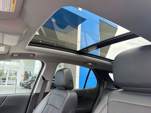 Used 2023 Chevrolet Equinox Premier image 16