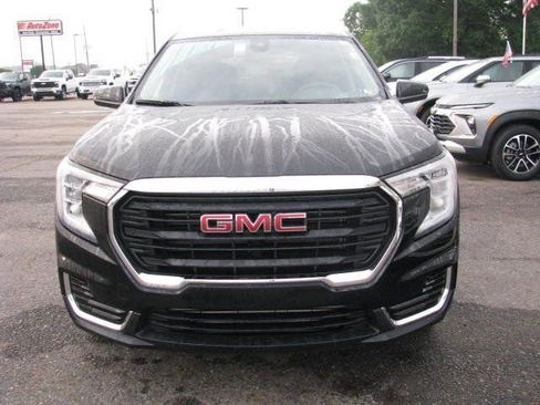 Used 2024 GMC Terrain SLE AWD/4WD image 16