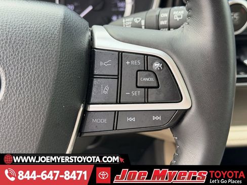 Used 2024 Toyota Highlander XLE image 23