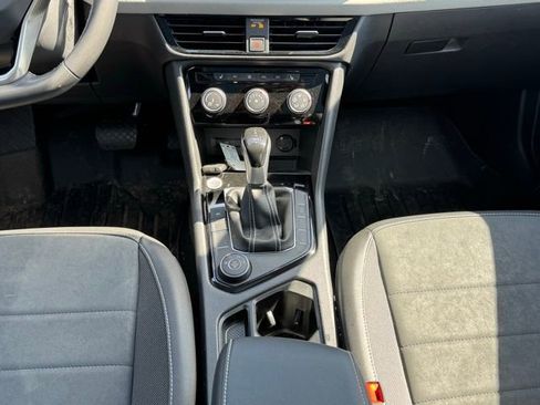 Certified 2023 Volkswagen Taos SE w/ Panoramic Sunroof Package image 16