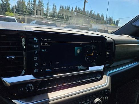 Used 2022 Chevrolet Silverado 1500 High Country w/ Technology Package AWD/4WD image 31