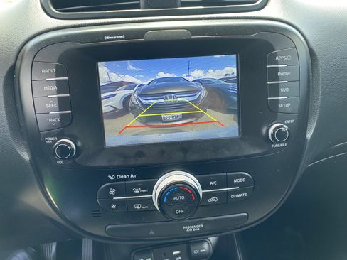 Used 2018 Kia Soul + FWD image 20