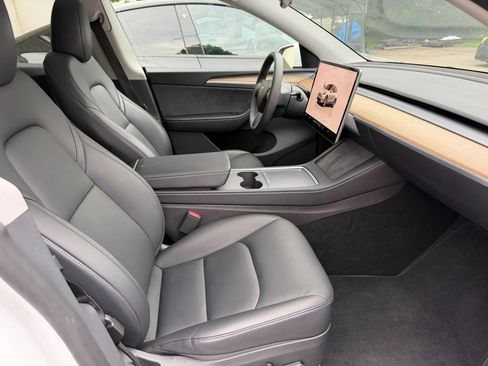 Used 2023 Tesla Model Y AWD image 19