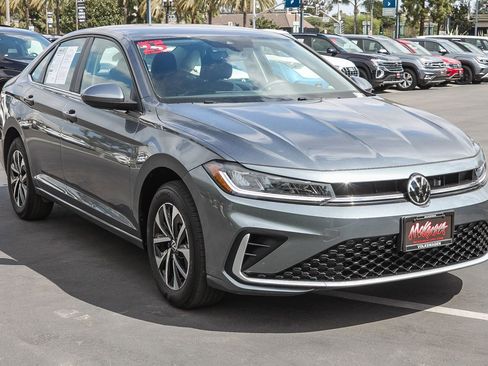 Used 2025 Volkswagen Jetta S image 3