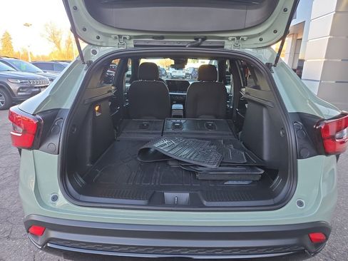 Used 2024 Chevrolet Trax RS image 17