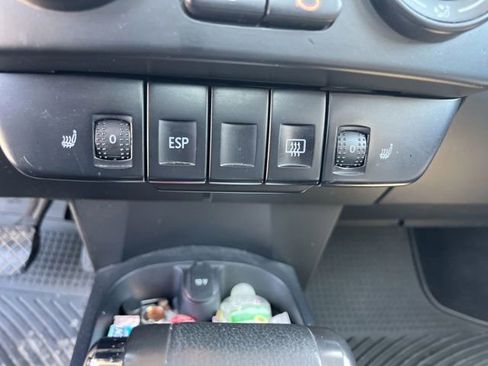 Used 2009 Volkswagen Beetle Coupe FWD image 9