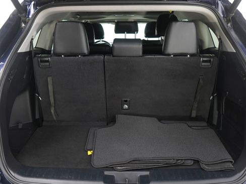 Used 2022 Toyota Highlander XLE image 9