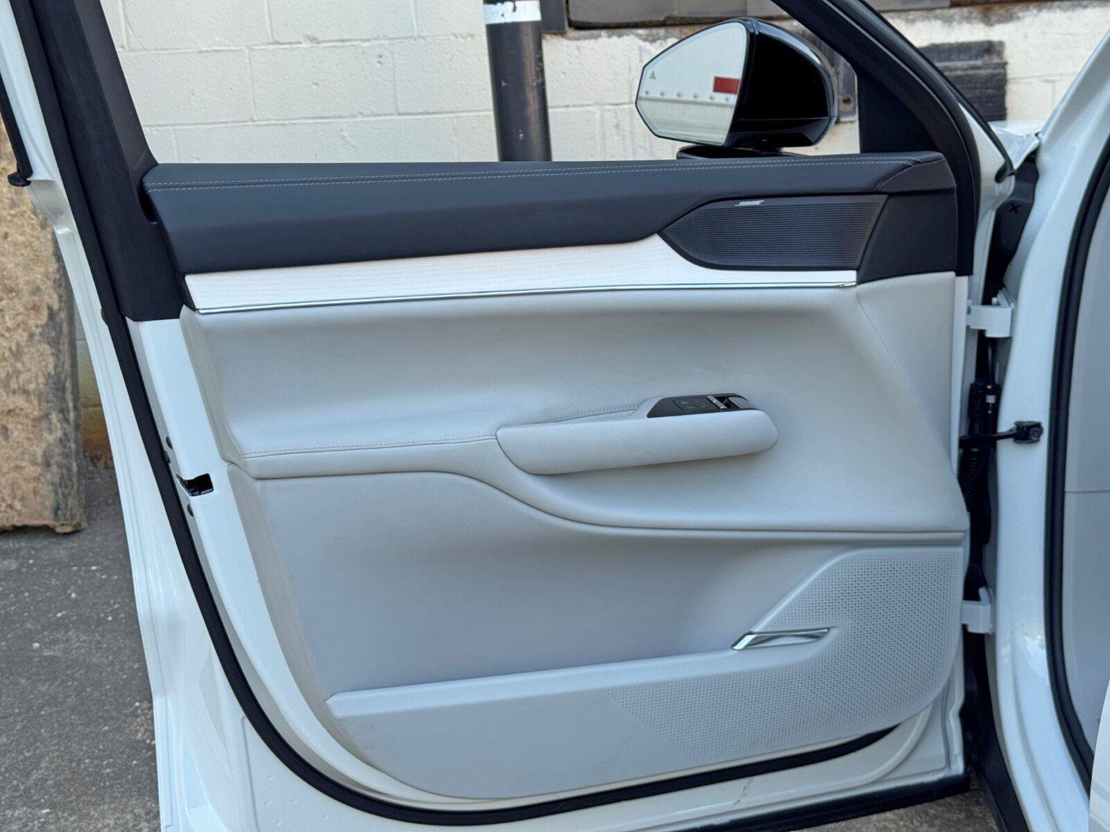 Used 2025 Volvo EX90 Plus AWD/4WD image 40