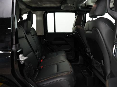 Used 2024 Jeep Wrangler Sahara image 11