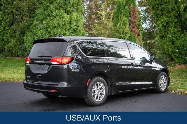 Used 2017 Chrysler Pacifica Touring FWD image 5