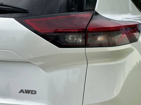 Used 2024 Nissan Rogue S AWD/4WD image 26