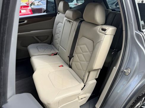 Used 2024 Volkswagen Atlas SE image 32