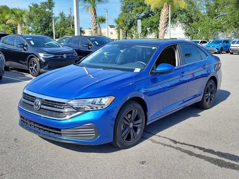 Certified 2024 Volkswagen Jetta SE w/ Panoramic Sunroof Package FWD image 2