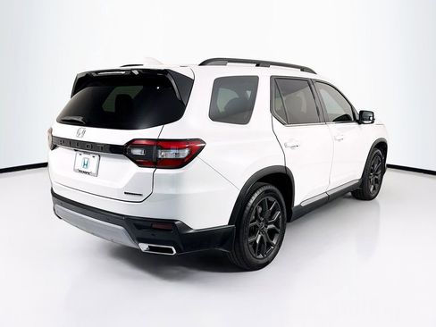 Certified 2024 Honda Pilot Touring image 5