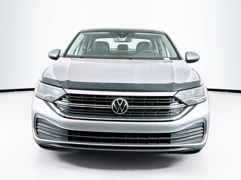 Used 2022 Volkswagen Jetta SE FWD image 2