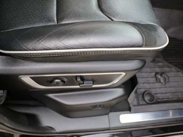 Used 2019 RAM 1500 Laramie AWD/4WD image 11