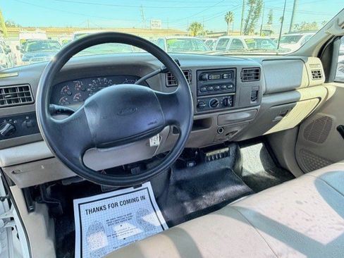 Used 2001 Ford F550 2WD Regular Cab Super Duty image 17