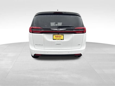New 2026 Chrysler Pacifica Select image 6