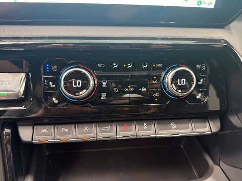 New 2026 GMC Sierra 1500 AT4 w/ AT4 Preferred Package AWD/4WD image 11