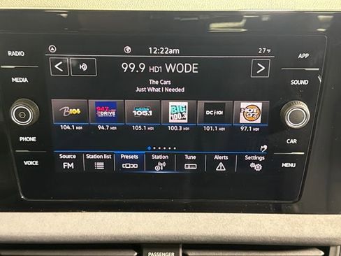 Used 2025 Volkswagen Jetta SE image 24