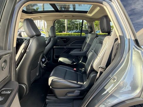 Used 2022 Lincoln Aviator Reserve RWD image 12