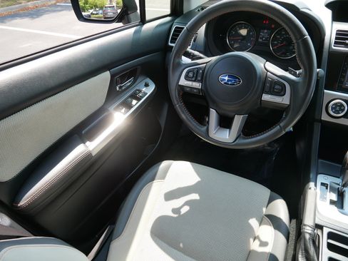 Used 2017 Subaru Crosstrek 2.0i Premium AWD/4WD image 9