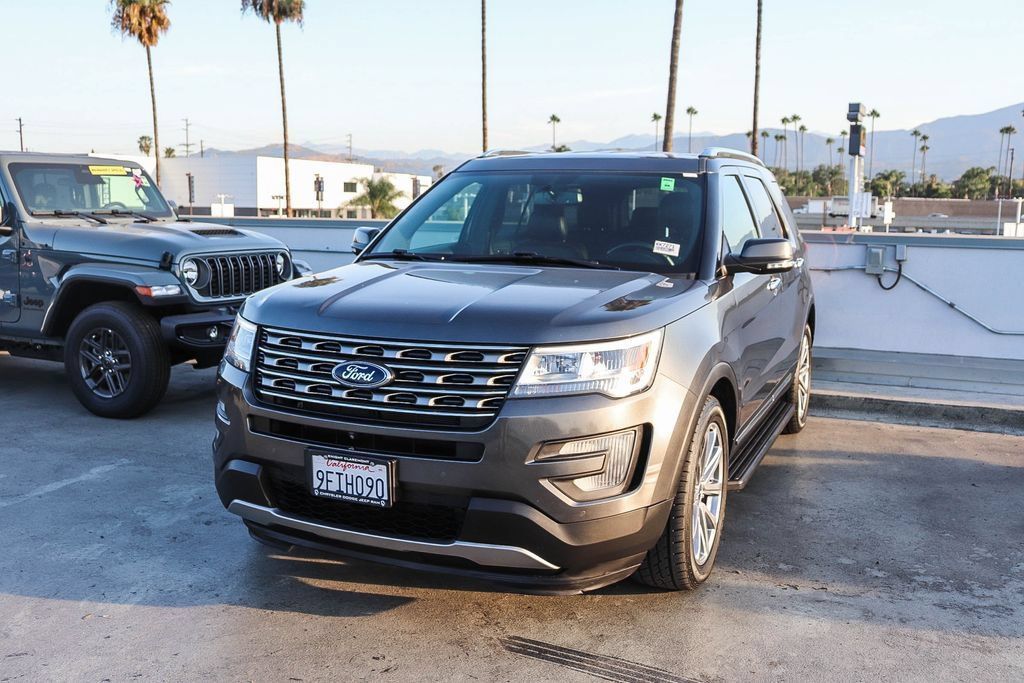 Used 2017 Ford Explorer Limited FWD image 4