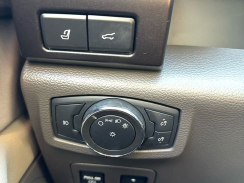 Used 2021 Ford Expedition Limited image 46