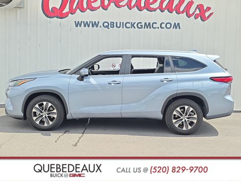 Used 2023 Toyota Highlander XLE FWD image 4