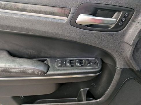 Used 2017 Chrysler 300 C w/ Safetytec Plus Group AWD/4WD image 15