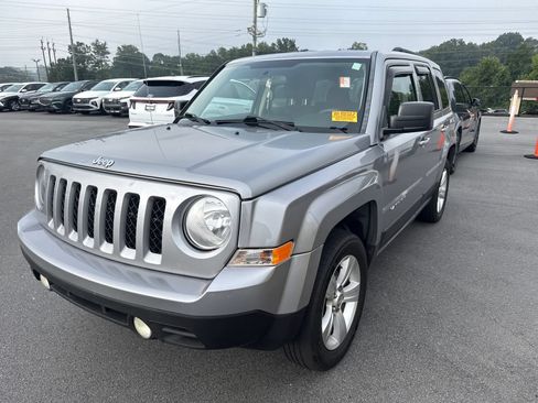 Used 2015 Jeep Patriot Sport w/ Power Value Group AWD/4WD image 2