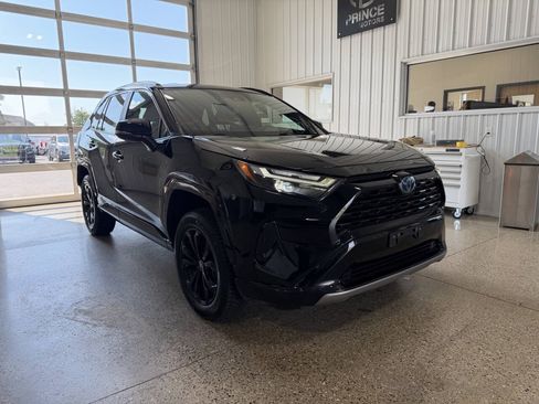 Used 2024 Toyota RAV4 SE AWD/4WD image 9