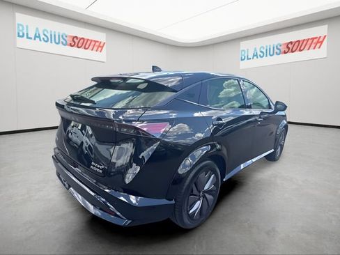 Used 2023 Nissan Ariya AWD image 3