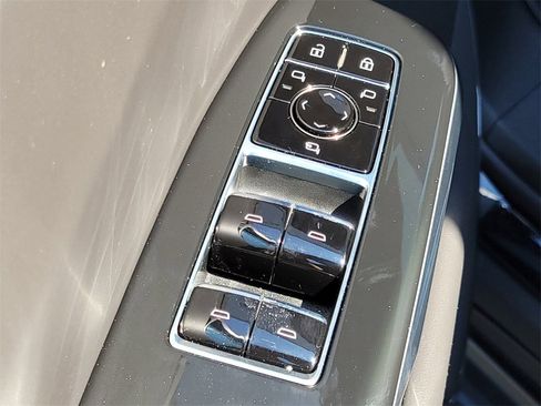 Used 2025 Cadillac Escalade ESV Sport Platinum w/ LPO, ONYX Package image 17