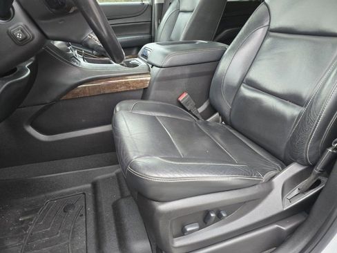 Used 2019 Chevrolet Suburban LT RWD image 24