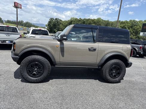 Used 2025 Ford Bronco Badlands AWD/4WD image 4