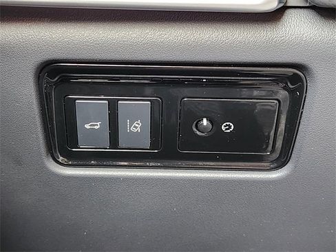 Used 2018 Jaguar F-PACE Prestige image 21