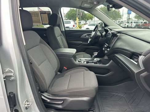Used 2021 Chevrolet Traverse LT FWD image 22