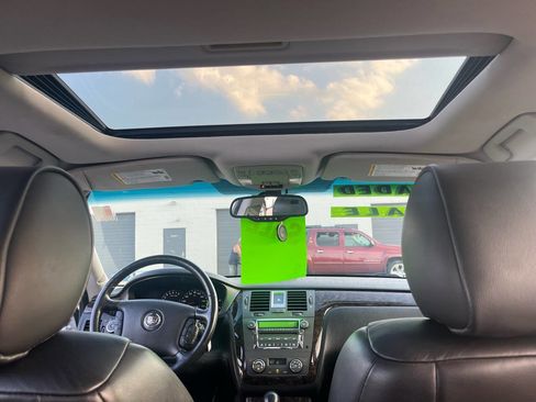 Used 2010 Cadillac DTS Luxury image 18