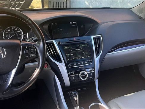 Used 2017 Acura TLX FWD image 8