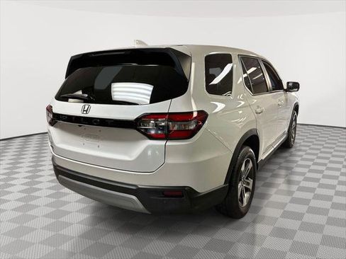 Used 2025 Honda Pilot EX-L image 2