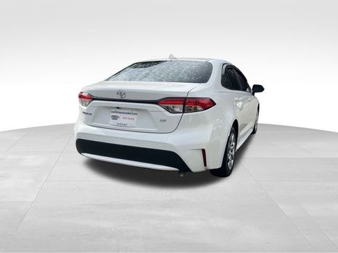 Used 2021 Toyota Corolla LE image 5