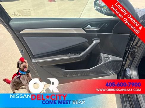 Used 2025 Volkswagen Jetta SE FWD image 15