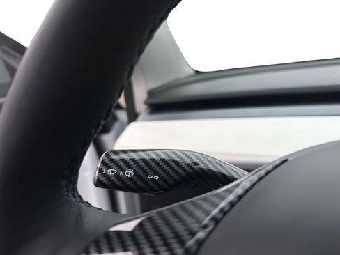 Used 2022 Tesla Model Y Long Range image 9