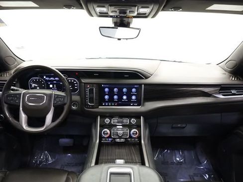 Used 2021 GMC Yukon Denali w/ Denali Premium Package image 16