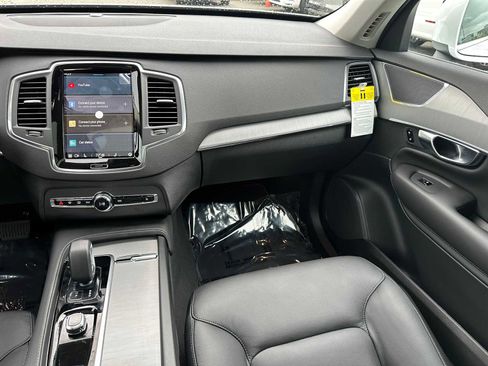 Used 2025 Volvo XC90 B5 Core image 19