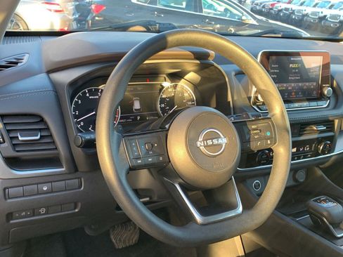 Used 2023 Nissan Rogue SV image 34