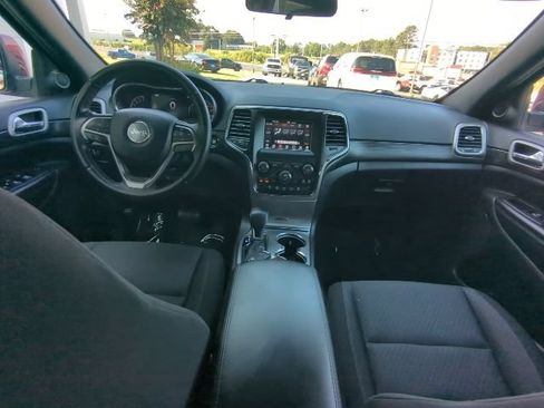 Used 2020 Jeep Grand Cherokee Laredo AWD/4WD image 20