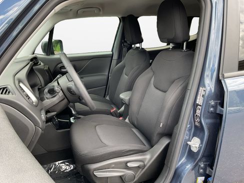 Used 2023 Jeep Renegade Latitude AWD/4WD image 9
