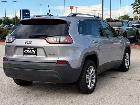 Used 2019 Jeep Cherokee Latitude Plus w/ Comfort/Convenience Group FWD image 8